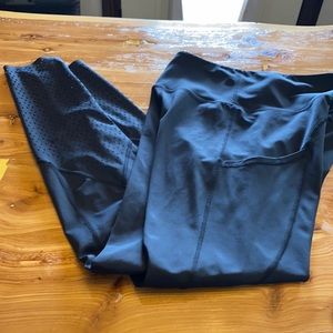 Zyia M black pocket chill leggings